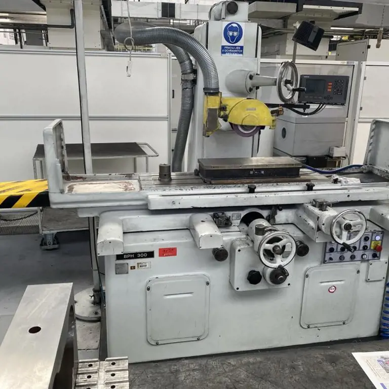 Surface, horizontal grinder TOS Hostivar